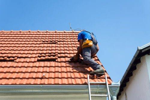 Ladder Safety Tips From Big Bear’s Roofing Experts